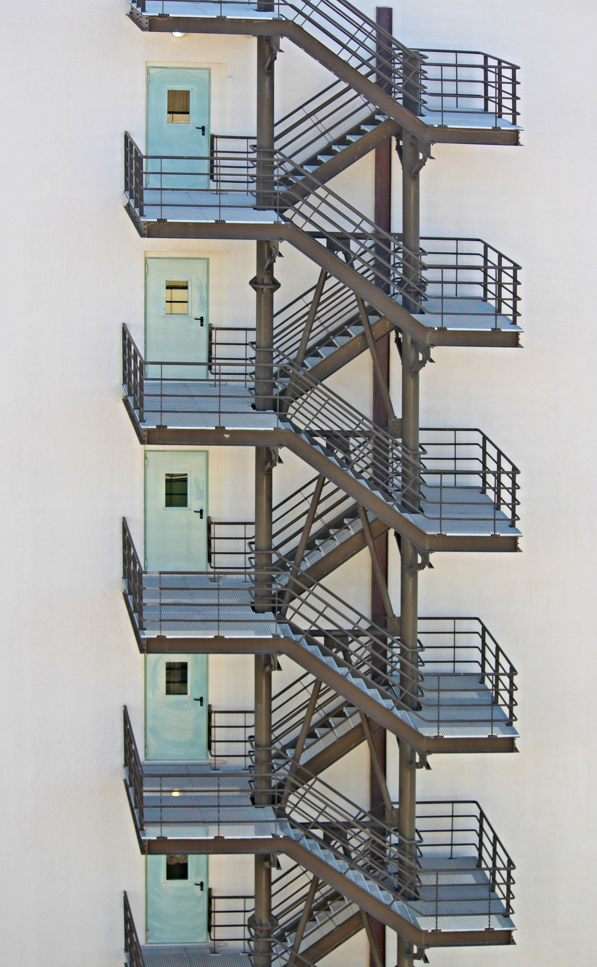 fire escape 2882654 1920 Manfred Richter z Pixabay