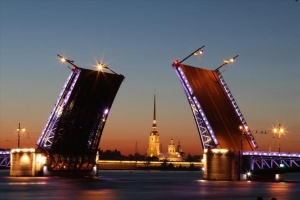 Petrohrad, Palácový most na rieke Neva