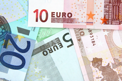 Pre Slovákov je pri výbere banky najdôležitejšia výška poplatku za bežný účet