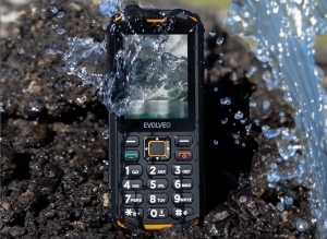 Evolveo StrongPhone X5 je malý odolný telefón pre náročné terénne podmienky