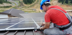Európsky parlament zjednodušuje zavádzanie OZE. Solárne panely na budovách sa majú schvaľovať expresne