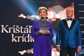 Producentka Krištáľového krídla Mária Vaškovičová a predseda Veľkej poroty Gabriel Csollár