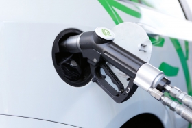 EÚ dá milióny na infraštruktúru pre autá na elektrinu a plyn