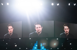 Telemost s E. Snowdenom na Websummite 2019 v Lisabone